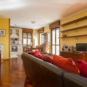 Bright House With 2 Bedrooms & A Unique Terrace Apartamento Bérgamo